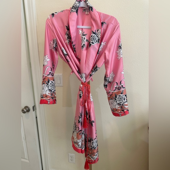 Victoria's Secret Other - Victoria’s Secret Satin Robe with Tassel Belt Sz M